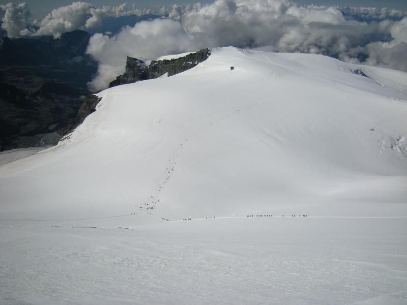 20080829_monterosa 024.jpg - Ameisen?! Ah nein, mehr Bergsteiger......
